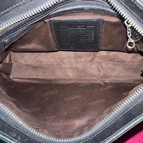 Coach Vintage Legacy Shoulder Bag 9861 – Black Glove-Tanned Leather (2002) - Picture 5 of 13